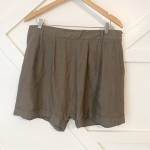 Club Monaco High Waisted Pleated Silk Shorts Gray Sz 12